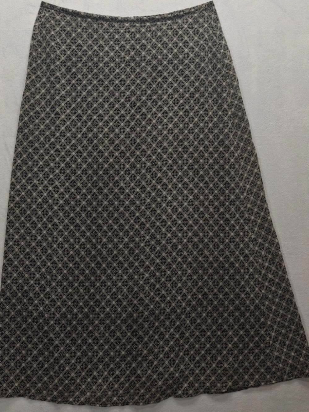 Black and White Diamond-Pattern A-Line Skirt